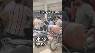 “Reality of LPG shortage 🚨”#lpg #shortage #reality#dailylife #crowd #india#viral #shorts