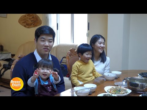 Video: Nga Ushqimi Kinez: Petë Me Salcë Gocë Deti