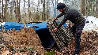 Build an underground shelter light a campfire avoid cold and snow -30°C l Muoi - Bushcraft
