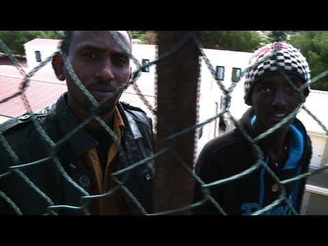 Fluchtlingslager Auf Lampedusa Platzt Aus Allen Nahten Youtube