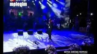 Özcan Deniz-Zorun Ne Benle Aşk-4.Büyük Ankara Festivali-(10.07.2011)