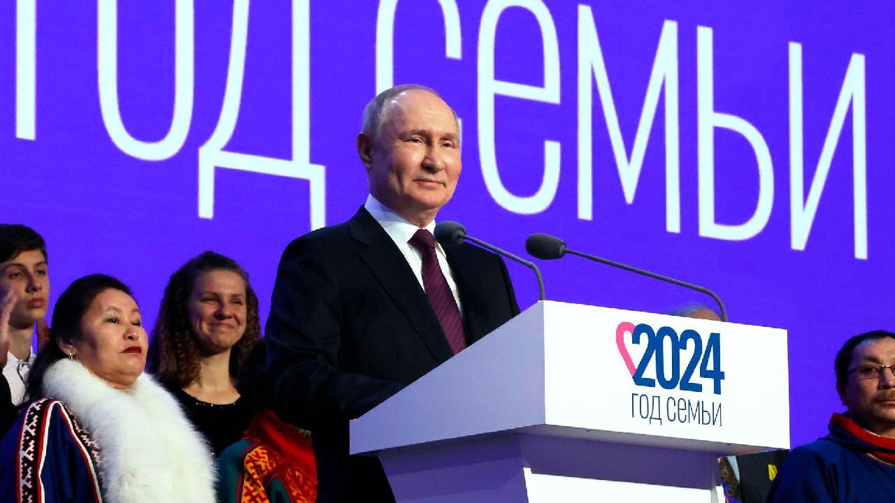 Путин назвал многодетные семьи опорой страны