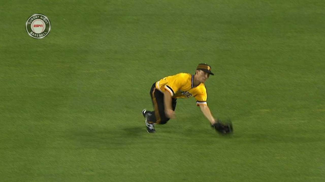 LAD@PIT: Frazier makes a great diving catch in right