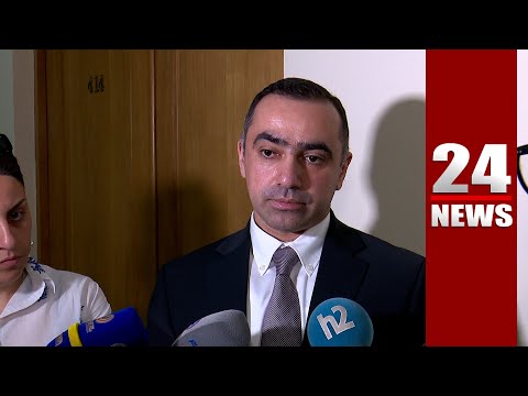 Ակցիայի մասնակիցները քորոցներով ծակում են կարմիր բերետավորներին. Արա Ֆիդանյան