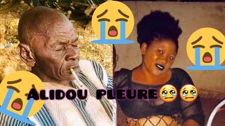 Le Vieux Alidou dit Loghin Bob pleure  pour sa fille avec Alain Alain et Zboss Neya Resimi