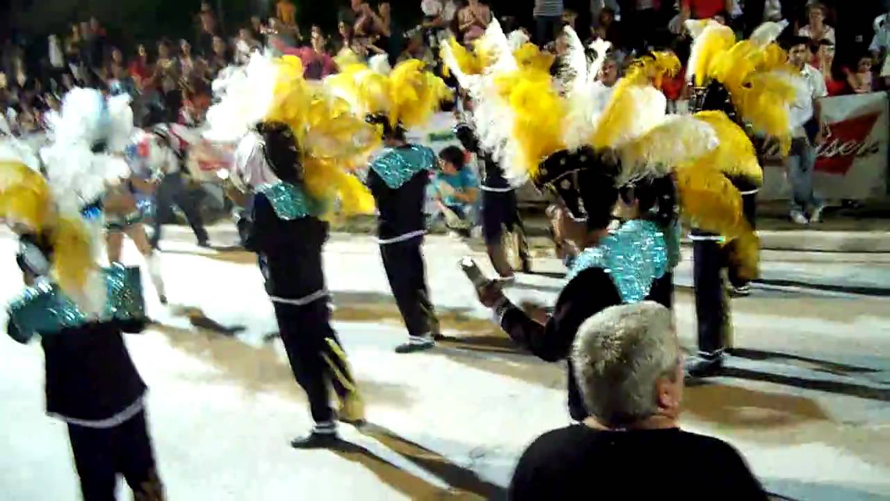 show de scola do samba... bahiia !! La mejor bateriia !! - YouTube