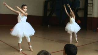 &quot;Swan Lake&quot; i &quot;I Feel Good&quot; - Ball  42è Aniversari Castellers De Barcelona