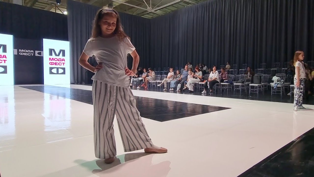Дети модели из Fashion kids models репетировали перед выходом на подиум МОДА ФЕСТ ЮГА РОССИИ 2025!