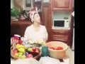 فيديو مضحك بنت تسأل أمها ليه بطلتي تلبسي البنطلون