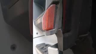 Замена лампочки в повторителе сигнала поворота Mercedes Actros L