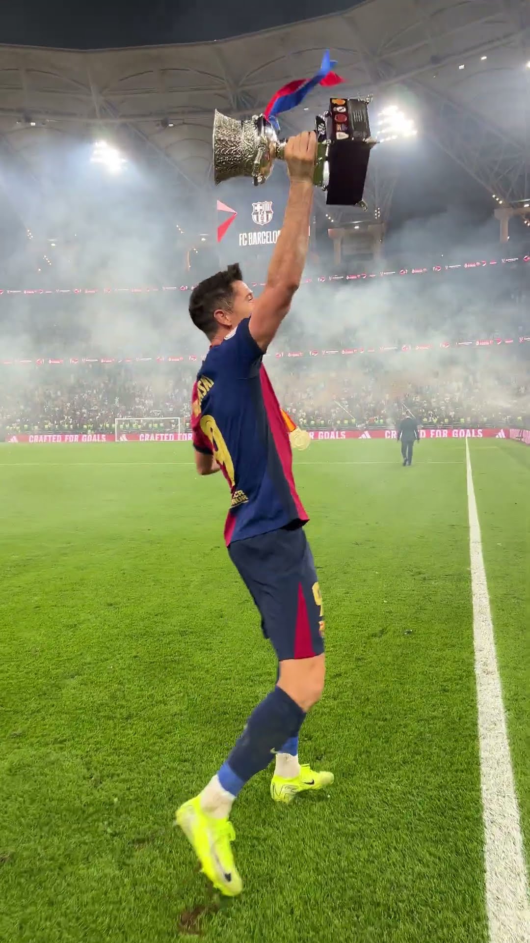 Lewy being Lewy ? #fcbarcelona #football #shorts