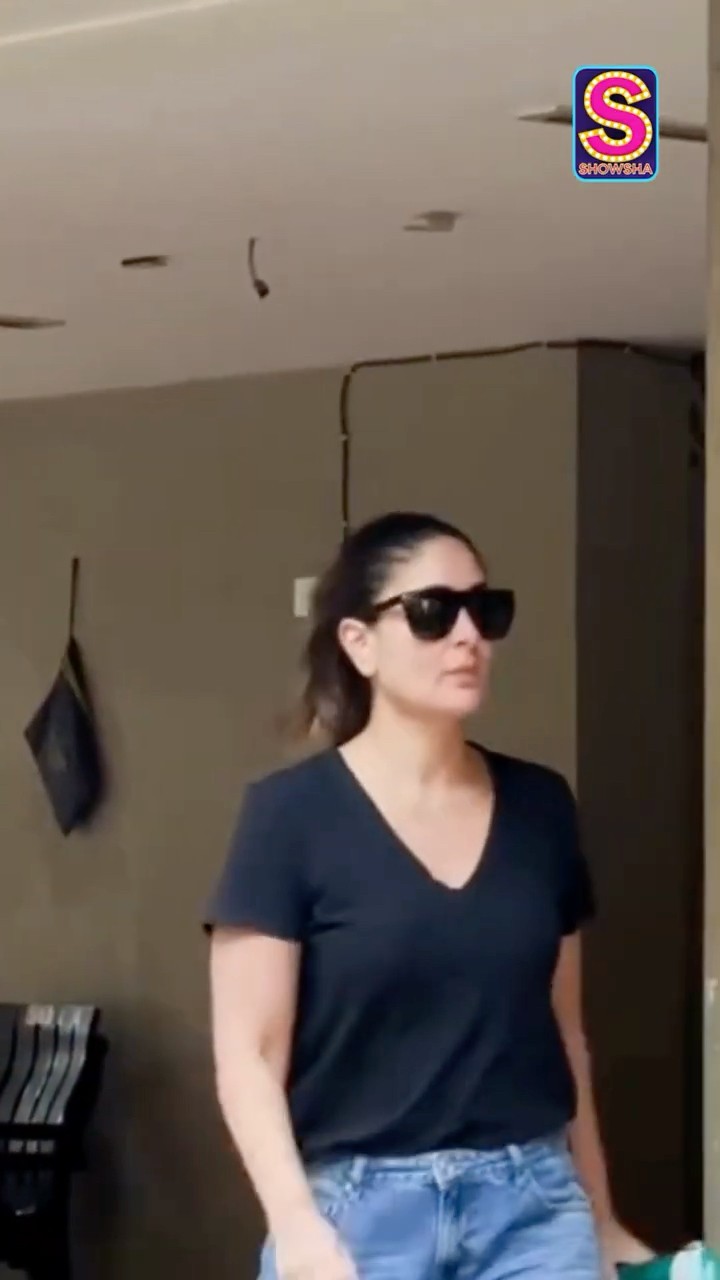 Kareena Kapoor Is Casual \u0026 Chic! Papped Strolling In Style—Because Even At Home | N18S | #viral