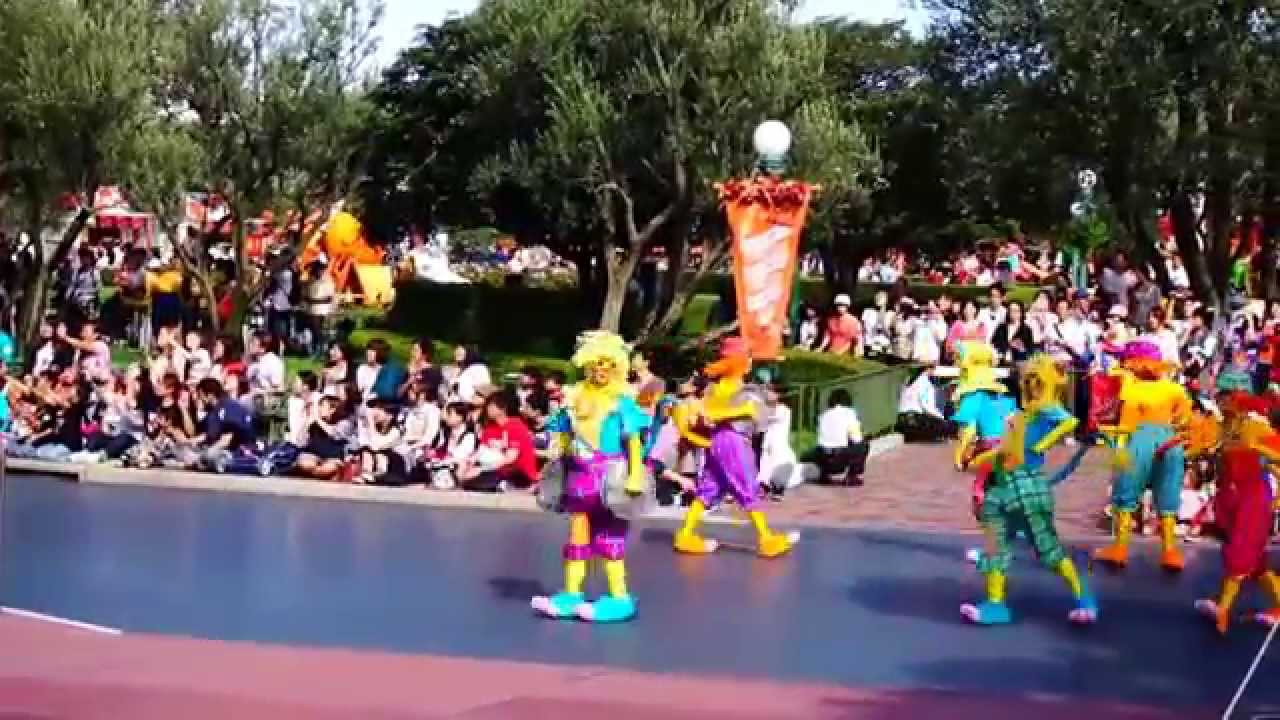 ディズニーのパレードにまさかの不審者侵入 Tokyo Disney Land Parade Youtube