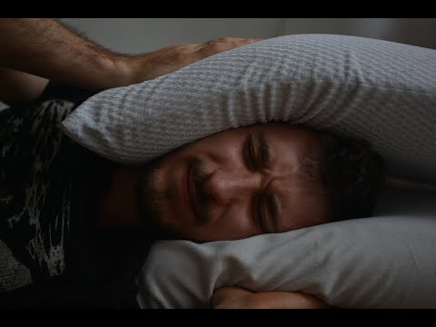 Wideo: Jak radzić sobie z bezdechem sennym (ze zdjęciami)