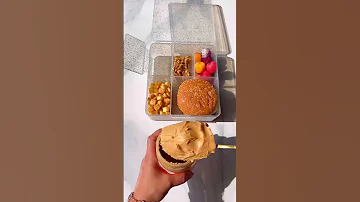 منى وصديقاتها اتفقو يجيبو نفس ال لانش بكس ليش برأيكم 
