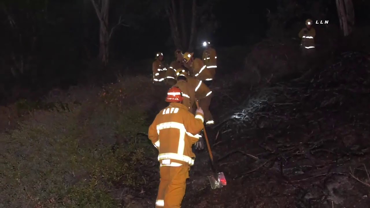 Water Droppers Help LAFD Put Out Brush Fire / Pacoima 1.24.20 - YouTube