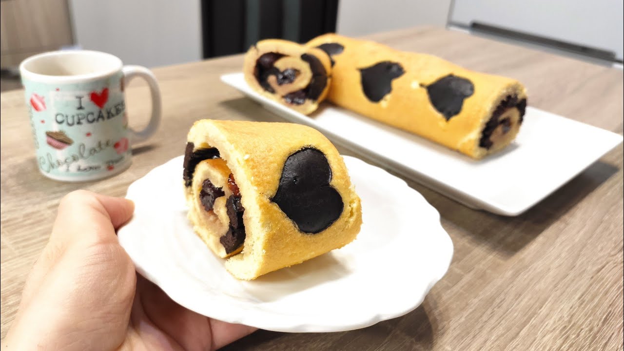 Швейцарский рулет с джемом. Легкий десерт на День святого Валентина.