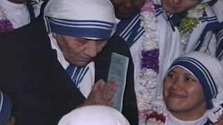 Mother Teresa at Missionaries of Charity Convent with new sisters, December 8, 1995