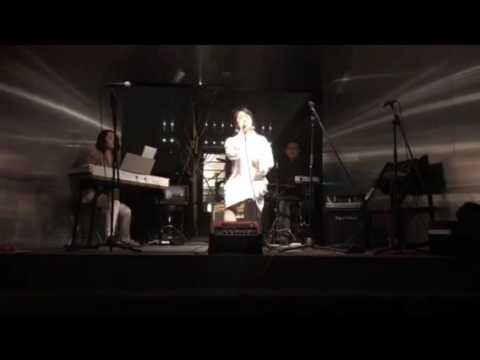 YUKI 『tonight』ライブパフォーマンス&Drums、Sax乱入サプライズ