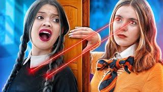 ¡Wednesday Addams VS Muñeca M3GAN en la Escuela!