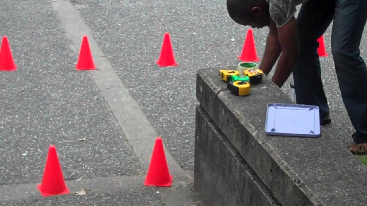 Robot Racing Competition circuit race crash - YouTube