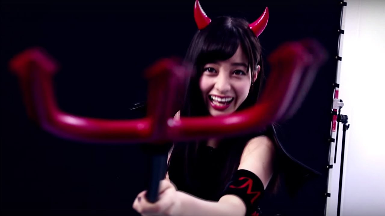 橋本環奈、天使すぎる悪魔に？キュートなメーキング映像公開