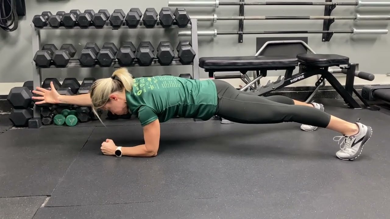 Alternating plank reach hotsell