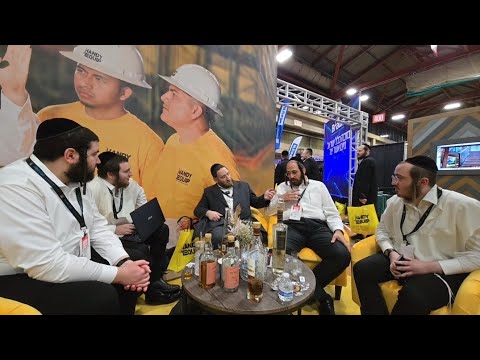 Commentator Mendy Ungar In A Conversation With The Handyequip Team, At The Skver Business Expo