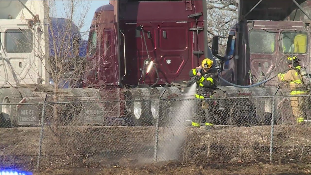 Two-alarm fire demolishes garage in north Des Moines - YouTube
