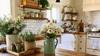 10 Creative Ideas with Used Jars and Teapots for a Romantic Grandmillennial Kitchen
