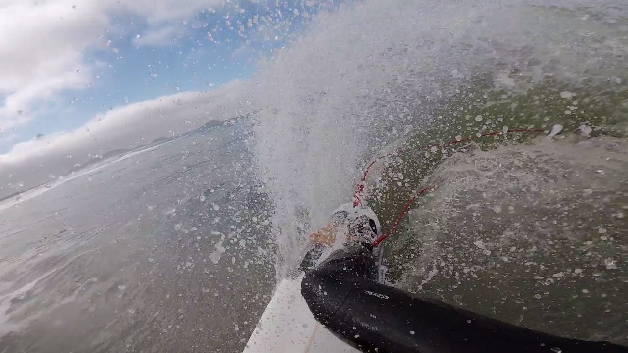 MELHOR JEITO DE COMEÇAR O DIA: SURF CEDO!