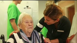 Liberta Mehmedi och Therese Saarinen aktiverar på äldreboende - Vardagspuls (TV4)
