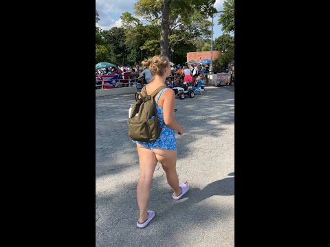 Mirame Caminar Y Nadar En La Playa