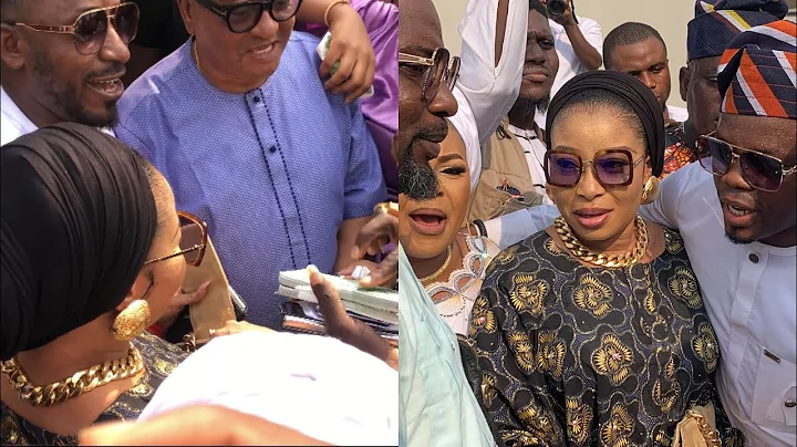 LIZZY ANJORIN MAKES MONEY RAIN ON PRINCE JIDE KOSOKO ON 70TH BIRTHDAY PARTY.