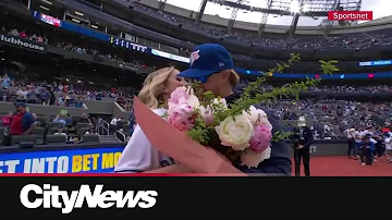 Blue Jay's Turner and wife Kourtney share special moment at game