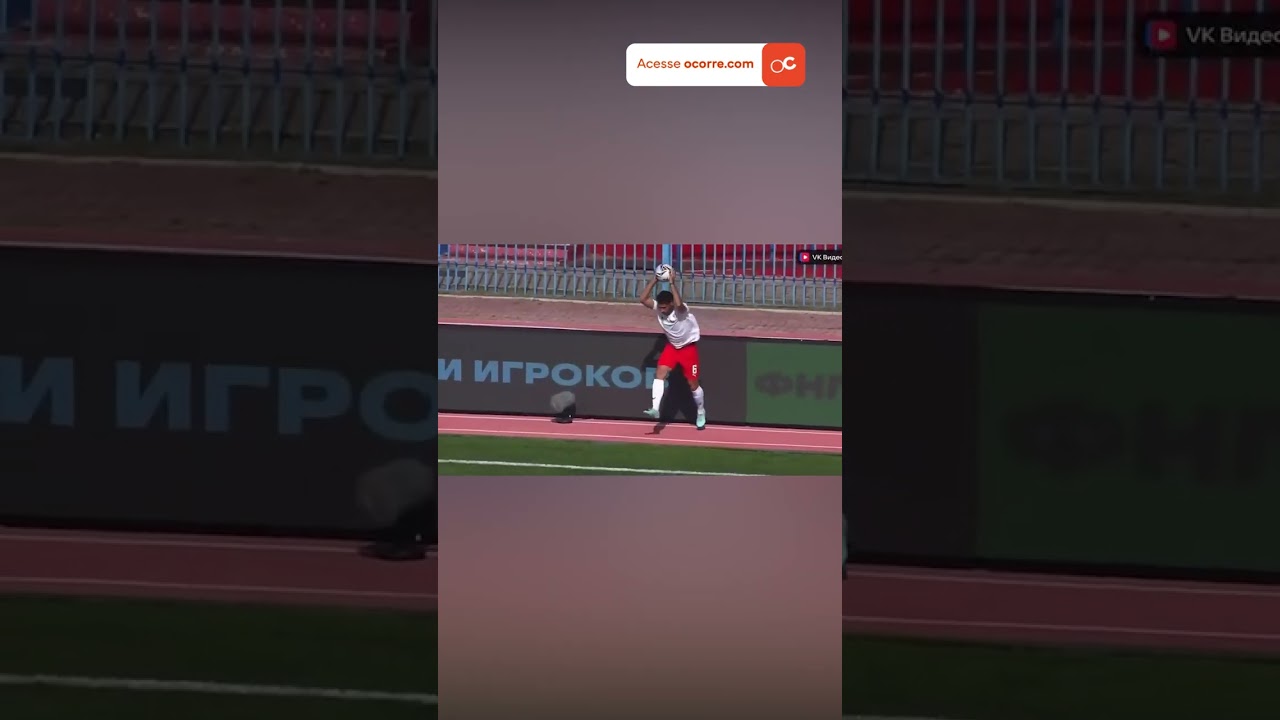 JOGADOR DÁ MORTAL em cobrança de lateral e lance viraliza; veja o vídeo