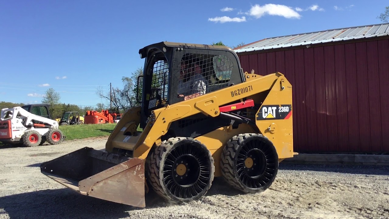 CATERPILLAR 236D SKID STEER - YouTube