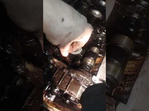 Видео: изъятие из двигателя посторонних предметов и замена прокладки клапанной крышки УАЗ патриот