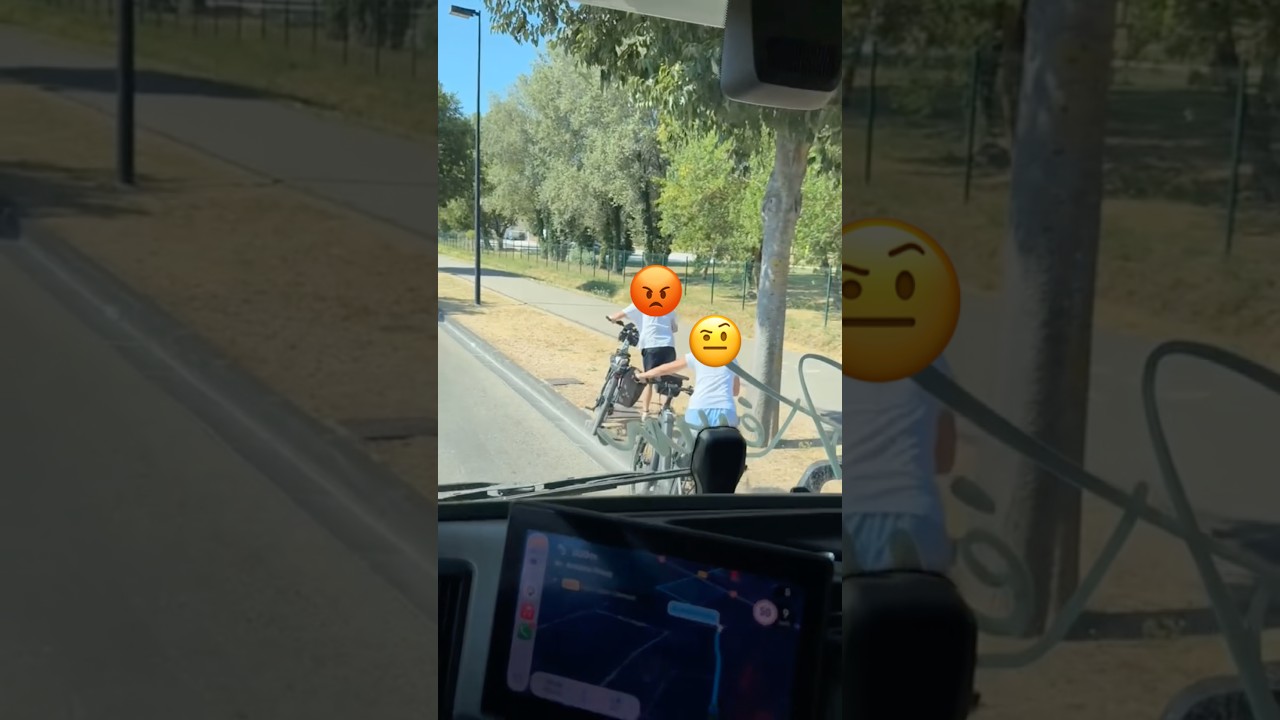 ils sont partout sauf sur la piste cyclable @barthekustoms2000 😑 #camion #cycliste