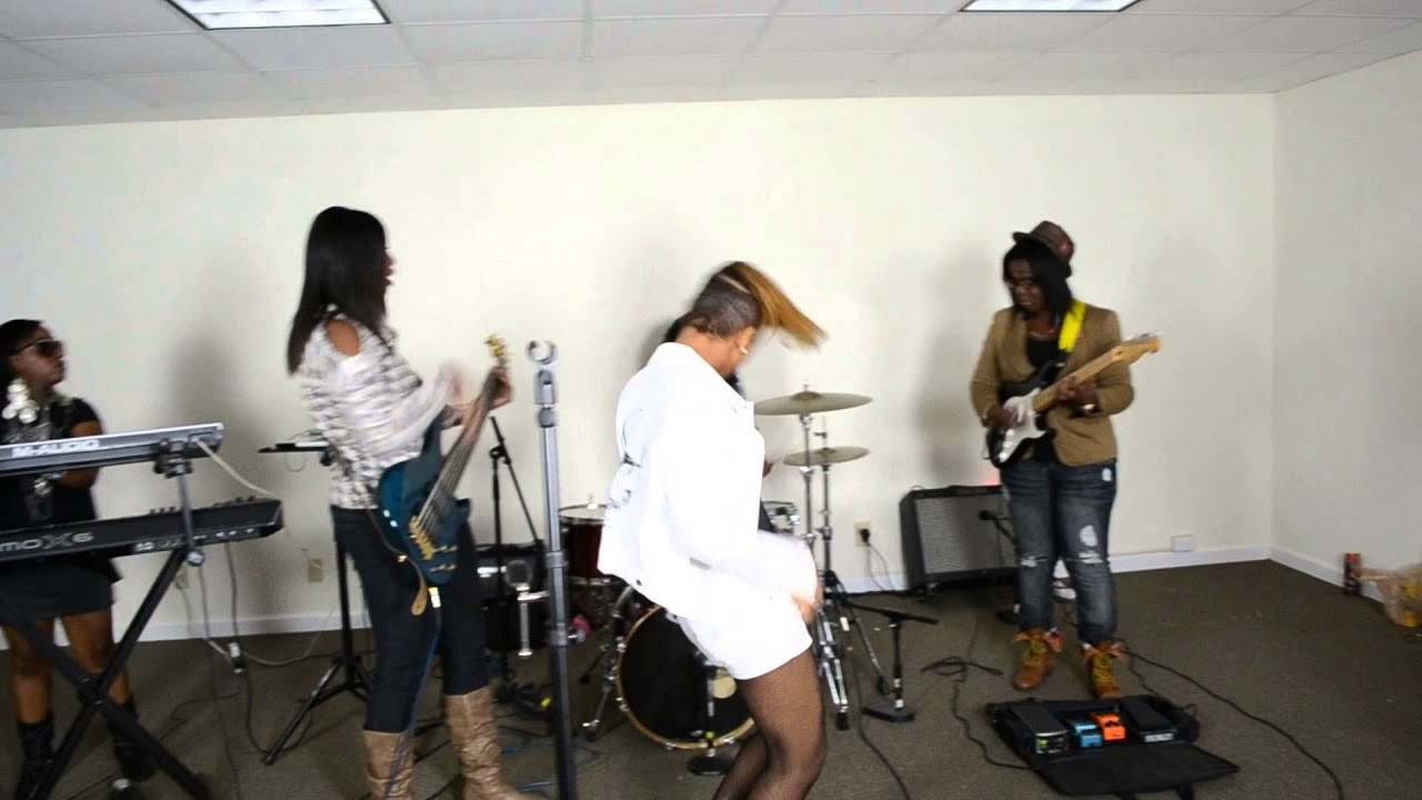 Me and the ladies ALL FEMALE BAND JAMMING with singer Saskya Sky