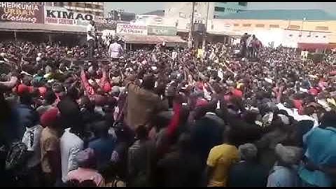 Nandi Governor heckled badly by residents in Kapsabet town, infront of Dp Ruto