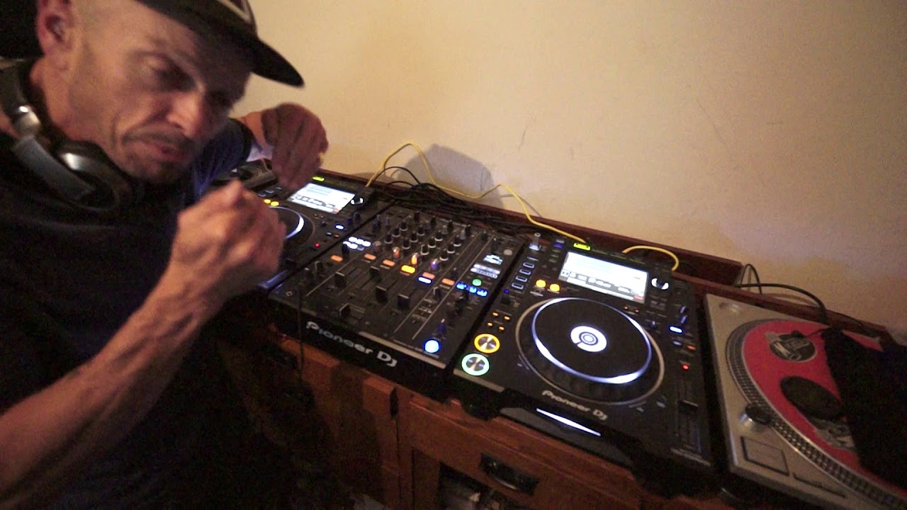 A BASS TRANSITION  TUTORIAL BY ELLASKINS THE DJ TUTOR