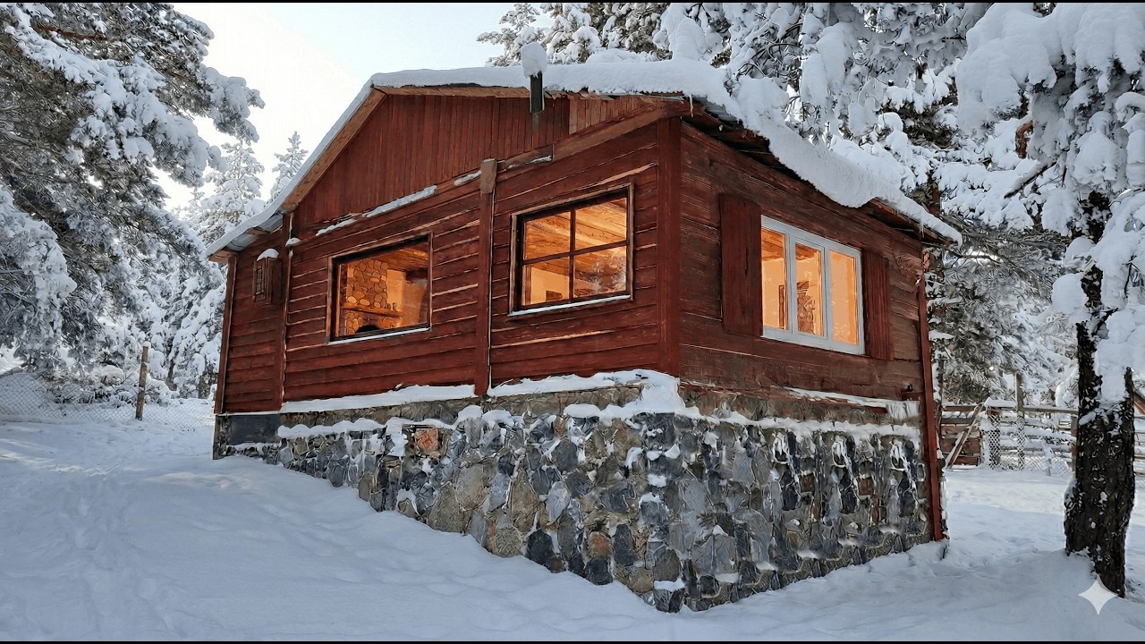 Замерзшая бревенчатая хижина в глуши, ночевка при -40 градусах зимой с новой дровяной печью.