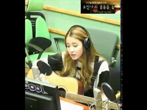 IU singing live Bad Day (with guitar) @ Yoo Inna's Volume Up Radio