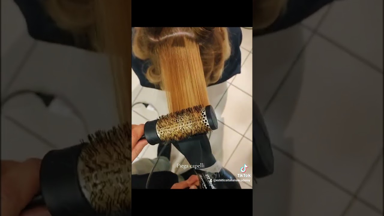 Piega capelli mossi • Spazzola e Phon 