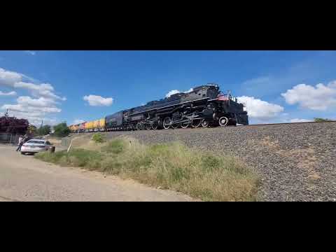 UP 4014 BigBoy coming into Marysville CA, 4/9/2026