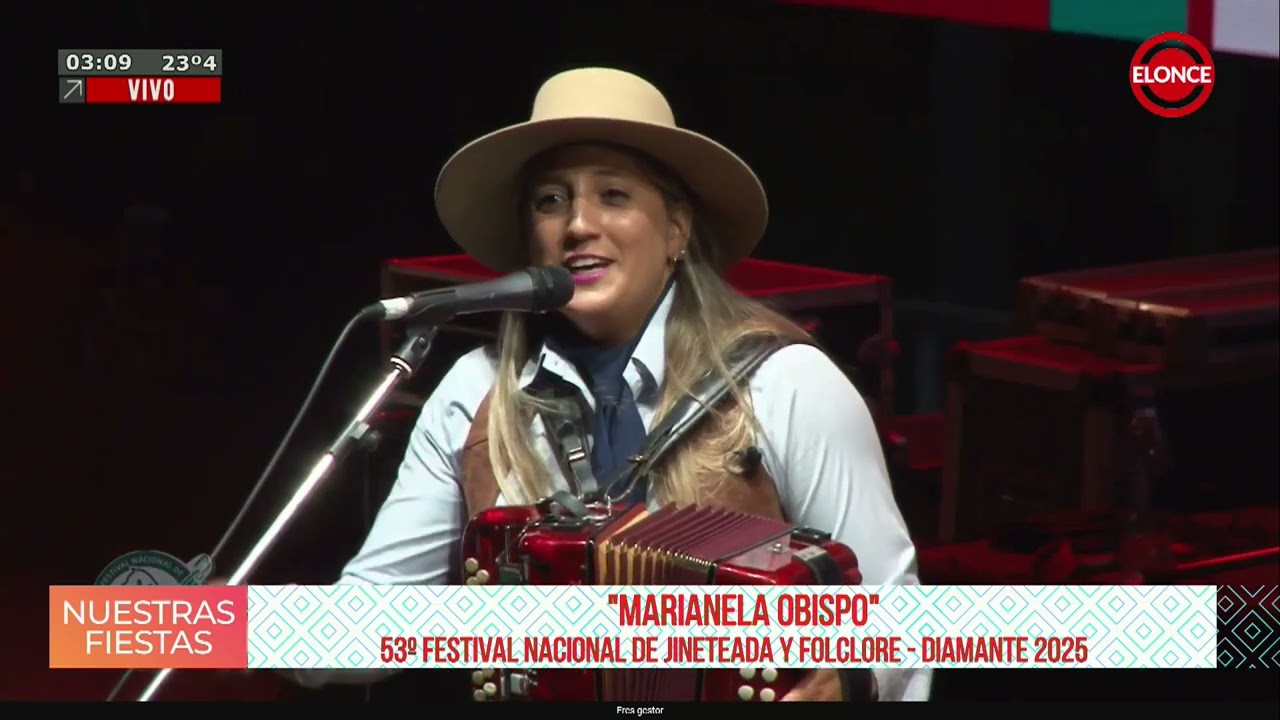 Marianela Obispo se presentó en el escenario del Festival Nacional de Jineteada y Folclore