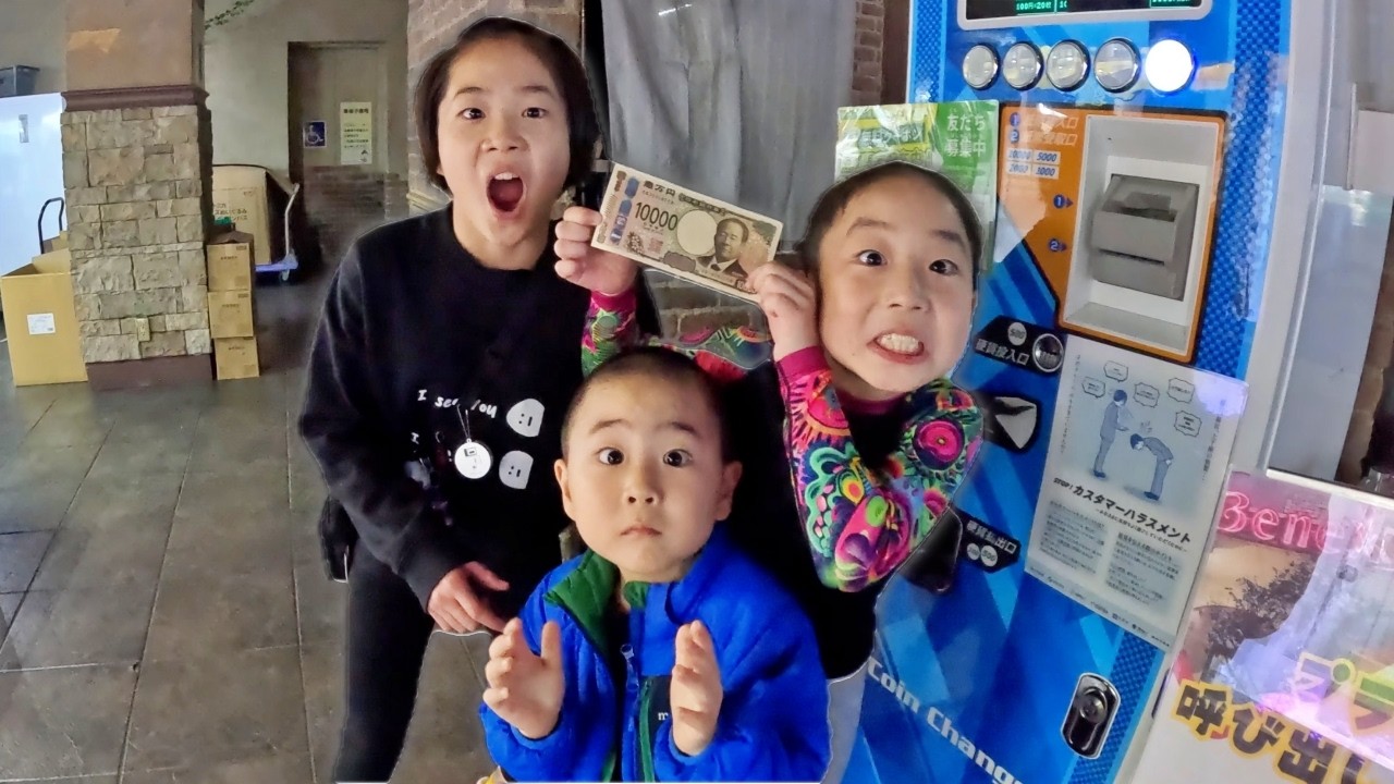 クレーン5000円でゆずりましす We tried our luck at a crane game for 5000 yen each, and got an