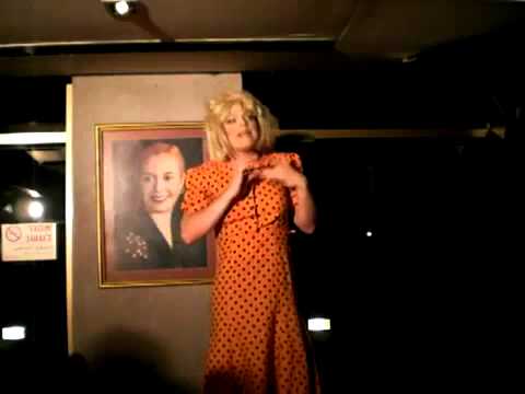 דומינו מאשה בבריכה מערכון מעריצים קיארה דופלה 