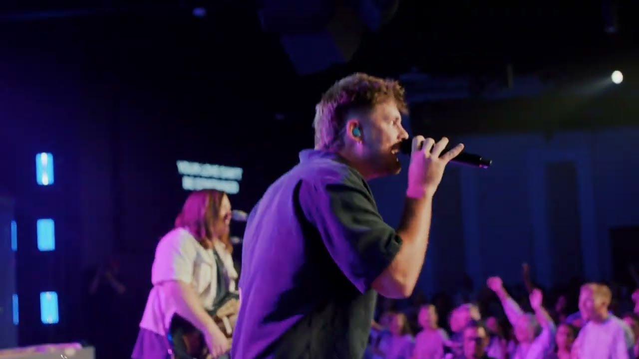 Wild | Newlands Worship & Leeland Mooring (feat. Elijah Thompson) auf YouTube ansehen Wild | Newlands Worship & Leeland Mooring (feat. Elijah Thompson) auf YouTube ansehen